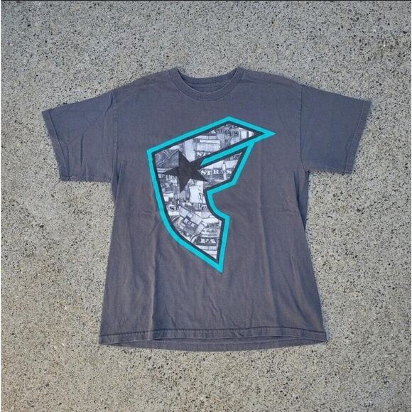 Vintage Y2K Famous Stars and Straps T-Shirt Medium Gray Ben Franklin Money Mall - Picture 1 of 4